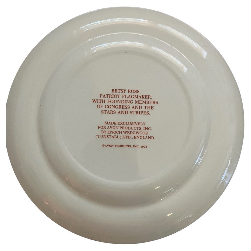 Set of Two 1974 Avon Plates by Enoch Wedgwood - Picture 5 of 5